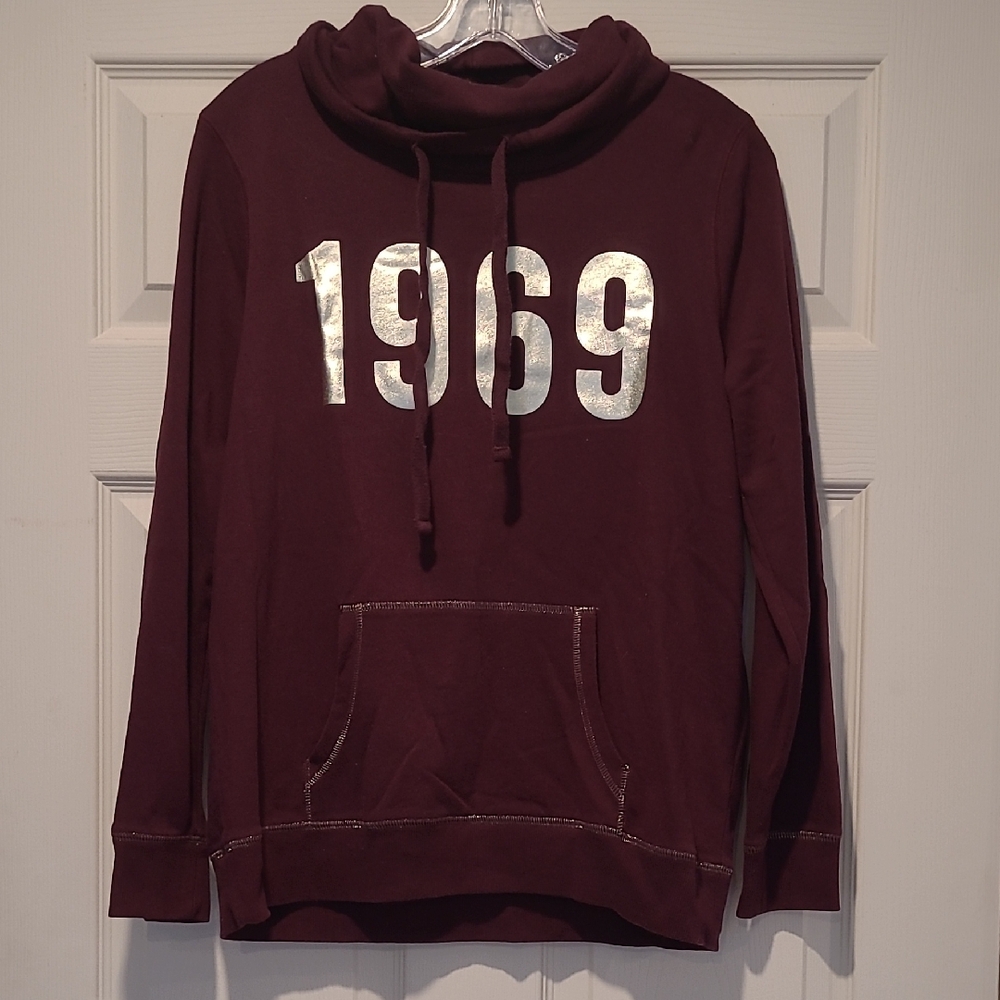 🟩🟩 GAP Women’s Burgundy Cowl Neck Sweater with Gold Print (size S)